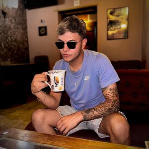 Cariño Raro (feat. Tabaco) (Radio Edit)