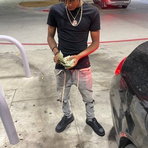 Switches (feat. lil M) (Explicit)