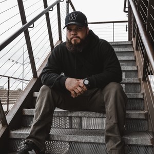 Avenues (feat. Uce prodigal) (Explicit)