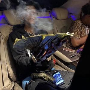 Billetes (feat. yuzuki!) (Explicit)