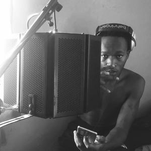 Zoom (feat. Toxic Lyrikaly) (Explicit)