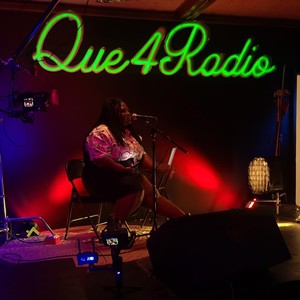 Live at Que4radio