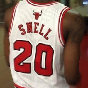 tony snell (feat. heyvelli) (Explicit)