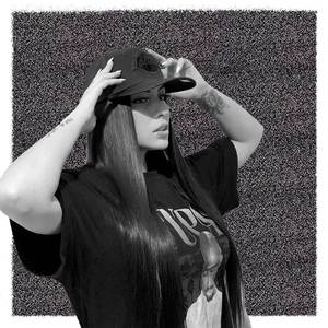 UNA LOBA COMO YO NO ESTÁ PA’ TIPOS COMO TÚ