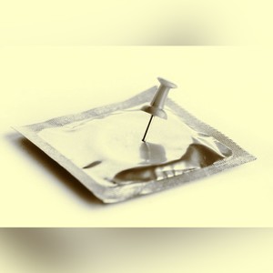 Risky Business (feat. Lil Manyak) (Explicit)