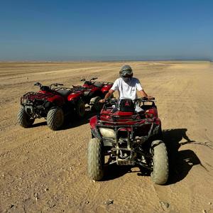 Hearttone (feat. Zoha Grey)