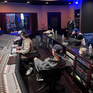 Chalice Cypher (feat. Groovyie & Nariz) (Explicit)