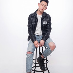 《兄弟醒来》 演唱：吴 杰