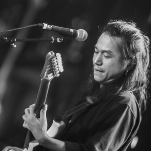 我爱你我最亲的人 (伴奏)