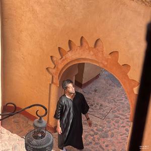 MILLONES. (ONE/واحد) (feat. I like her vibe.) (Explicit)