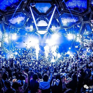 一个多情又无情的人