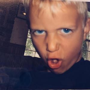 Lucas Winter - backseat