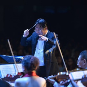 走在霞光里 (伴奏)