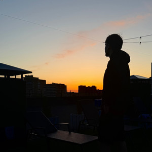 Она не в курсе