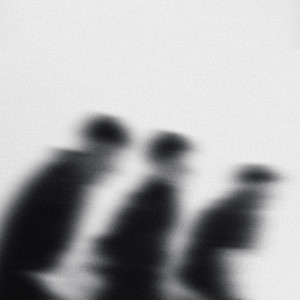 KOŞTUM HEP PEŞİNDEN