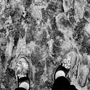 趁现在大人都不在海滩上