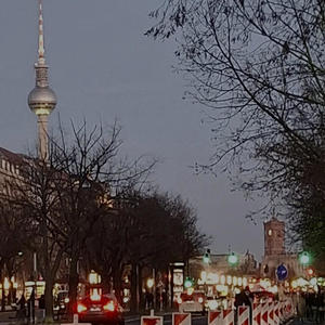 winter in berlin (feat. Perja Beats) (Explicit)