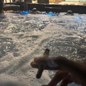 WHO U FEELIN LIKE? (Explicit)