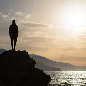 你在左，生活在右