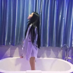 舍不得让我淋着雨回家