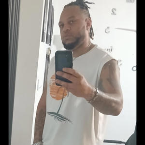 She Want A Thug (Explicit)