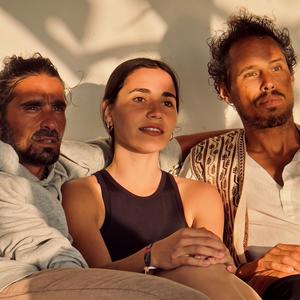 MUNDO DE LOS SUEÑOS (feat. Christina Menelaou)