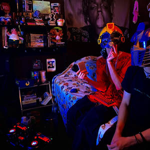 77Apollo77 - sumo lit the blunt now clarence greenin out (tro) (feat. V3RM) (Explicit)