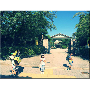 我才没有接别的小朋友回家