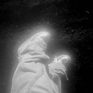 STEPPIN' (feat. De La Cruz)