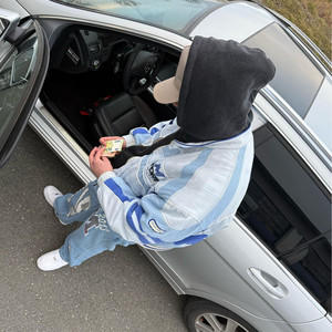 Sightseen (Explicit)