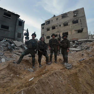 Land of Life (feat. Boruch Tkachuk)