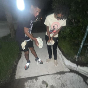 Twin shooters (feat. Otwlile) (Explicit)