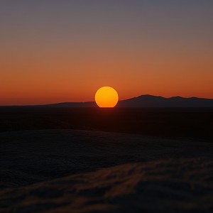 Jingga Terakhir Di Cakrawala