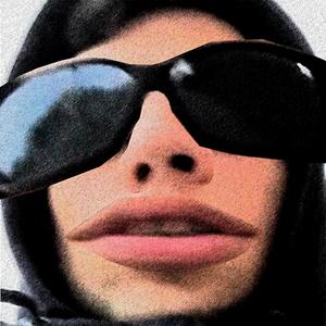 nikes en mis pies (Explicit)