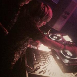 TÁN(feat. Nhím Stone)