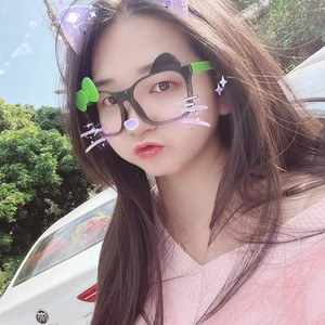 山坡上的两头牛