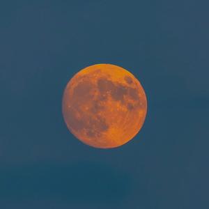 LUNA (feat. Santa Anna)