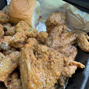 Woo's Wings Commercial (feat. Continental Cudd) (Explicit)