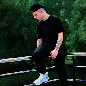 Кеды по лужам