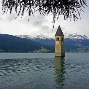 Wandern Am Reschensee (Symphonic Poem) (feat. Julia Radosz)