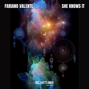 She Knows It (Extended Mix)