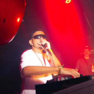 MEU ESCRITORIO E NA PRAIA BEAT FINO