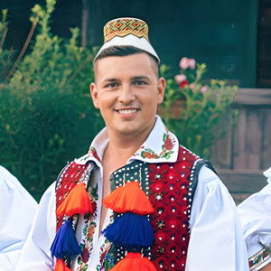 Îs La Noi Vreo Trei Neveste