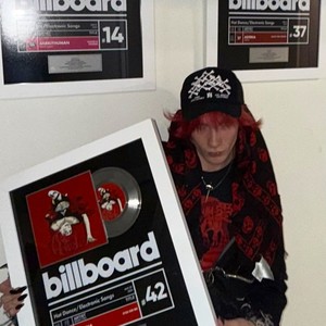 six plaques (Explicit)