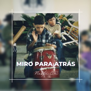 Miro para atrás