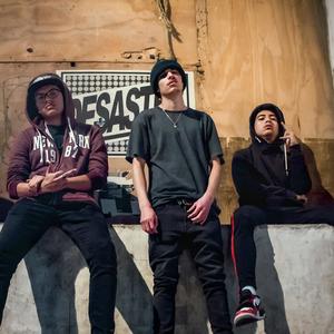 Jefes (feat. Mikey Darko, CXC12, Fezt López, Yung Naoz, Kie's Klk & Rusell Bass) (Explicit)