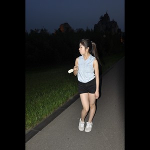 路灯下的小姑娘 (国粤版)