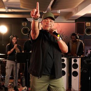 The World is One (feat. DJV|HIP HOP SESSIONS)