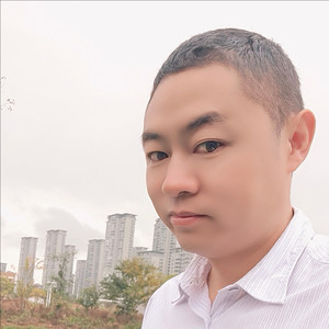 月追彩云向远方