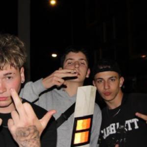 zkurvysyn roku (feat. YoungStarMelodic) (Explicit)